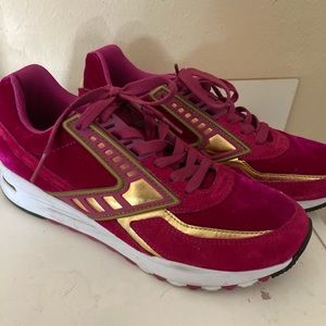 Hot pink and gold Brooks 9.5